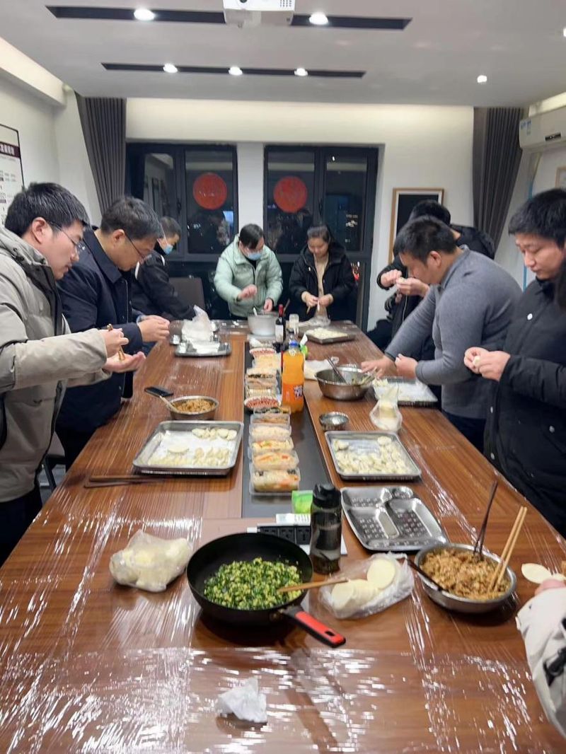 通達(dá)軟件公司組織開展“情暖冬至，餃香飄逸”冬至包餃子活動(dòng)